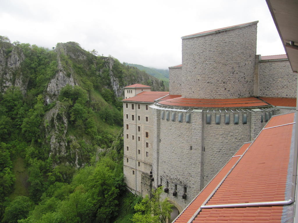 Iraipe Santuario De Arantzazu Hotel Оньяте Экстерьер фото